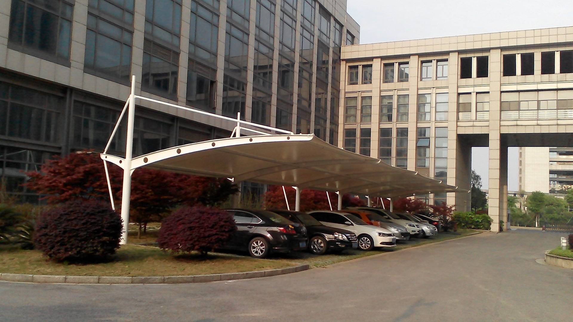 廣州越宏膜結(jié)構(gòu)停車(chē)棚.jpg